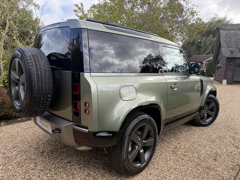 Used Land Rover Defender 90 2024 for sale - 77157402: Photo 5