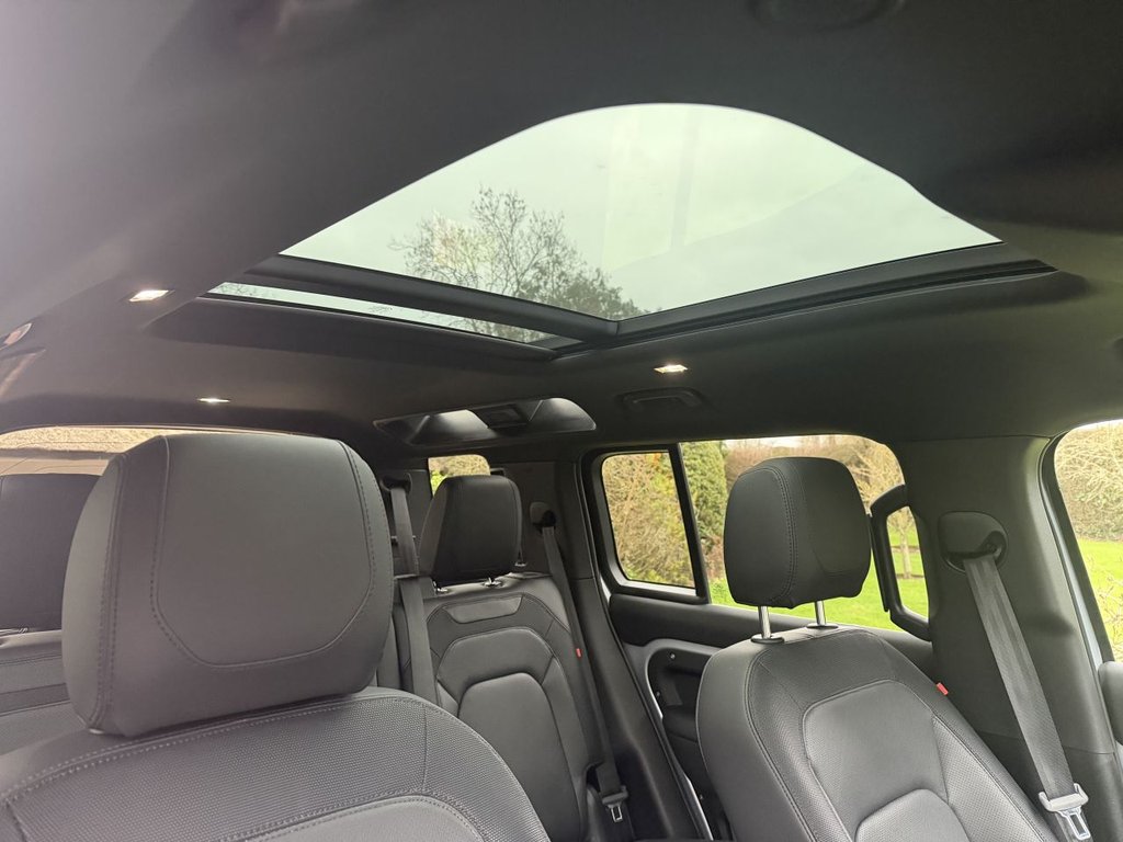 Used Land Rover Defender 110 2023 for sale - 77157401: Photo 11