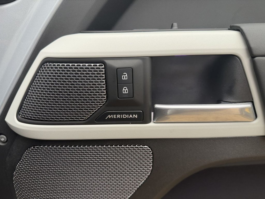 Used Land Rover Defender 110 2023 for sale - 77157401: Photo 23
