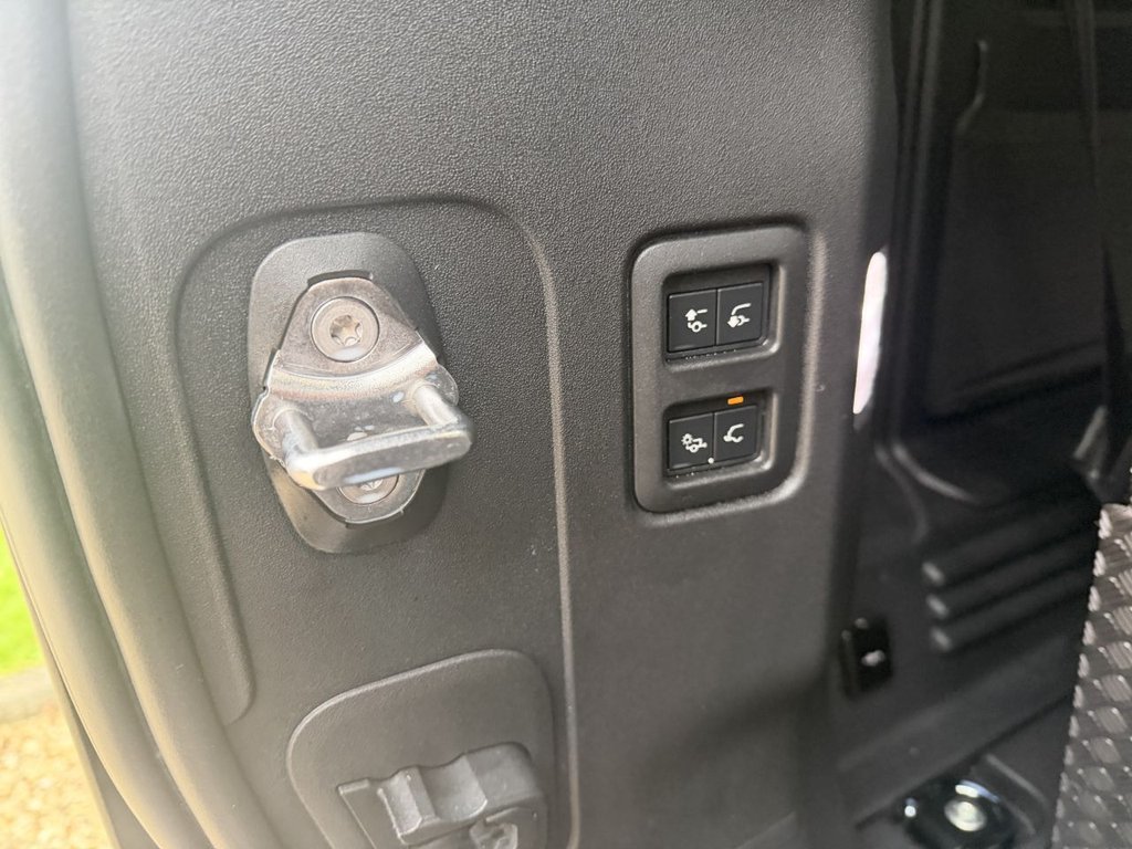 Used Land Rover Defender 110 2023 for sale - 77157401: Photo 25