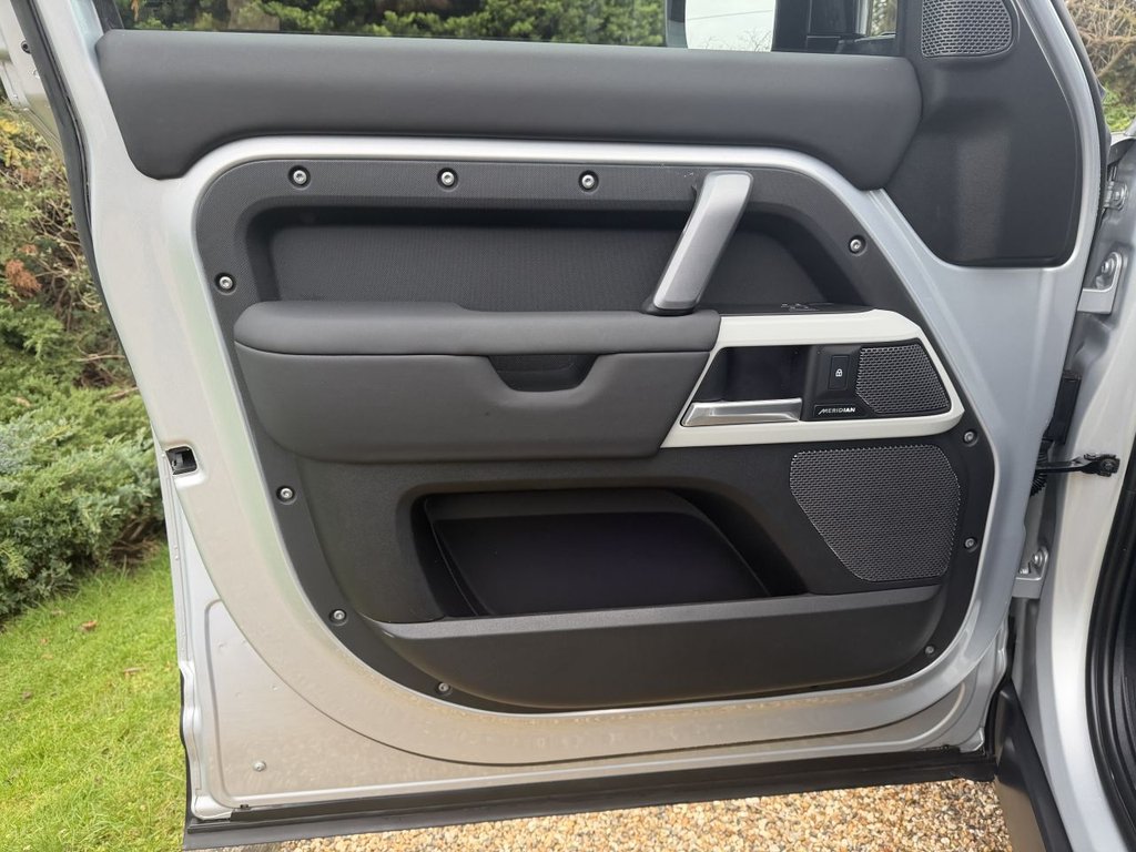 Used Land Rover Defender 110 2023 for sale - 77157401: Photo 27