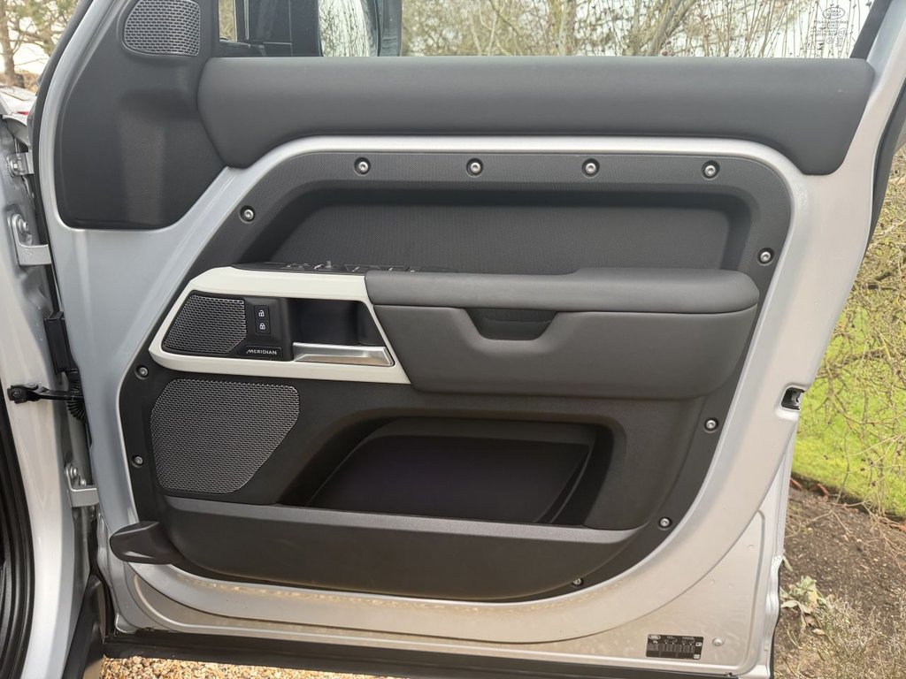 Used Land Rover Defender 110 2023 for sale - 77157401: Photo 28