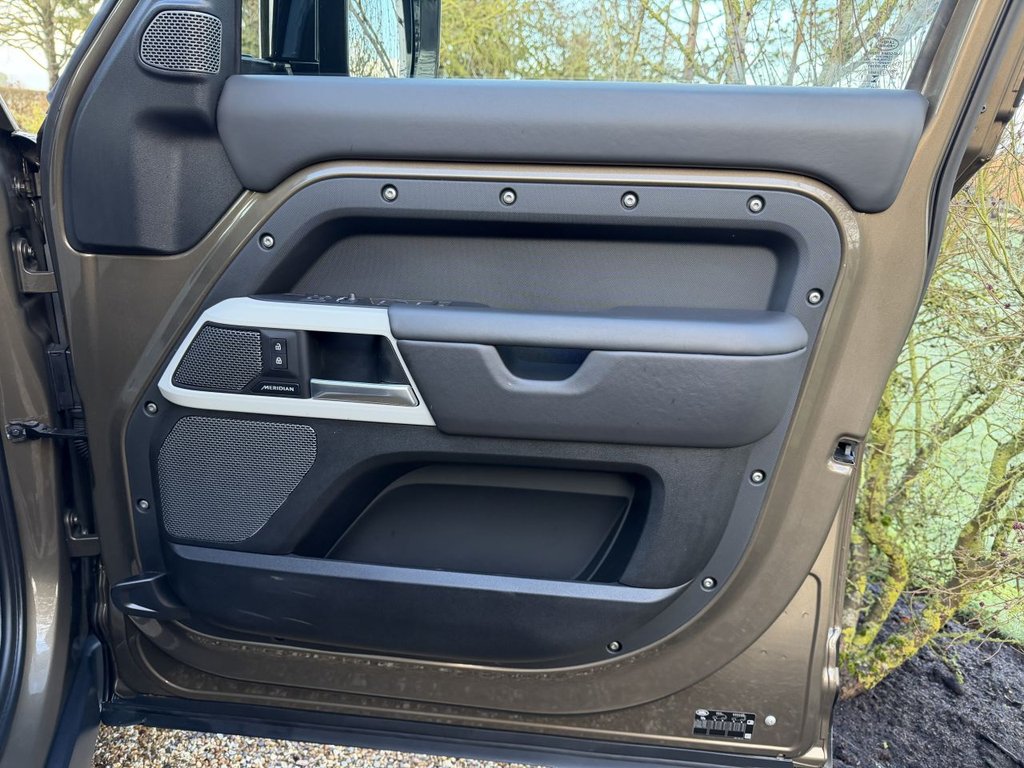 Used Land Rover Defender 2024 for sale - 77436980: Photo 34