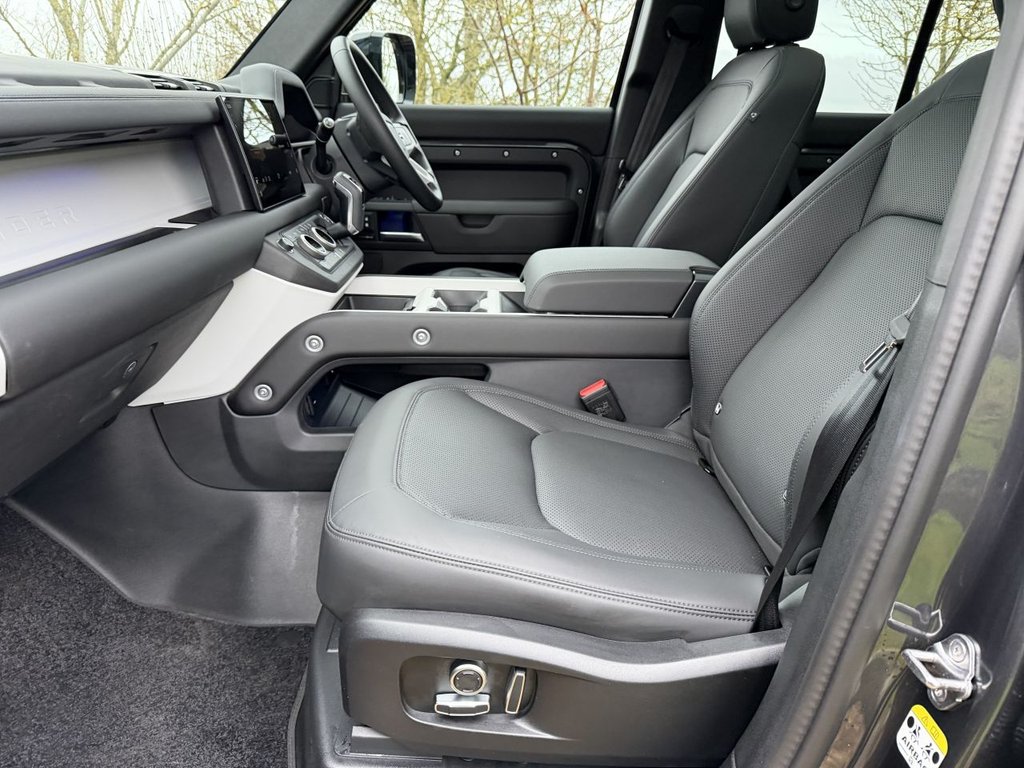 Used Land Rover Defender 2025 for sale - 77436819: Photo 14