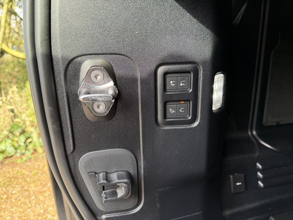 Used Land Rover Defender 2025 for sale - 77436412: Photo 23