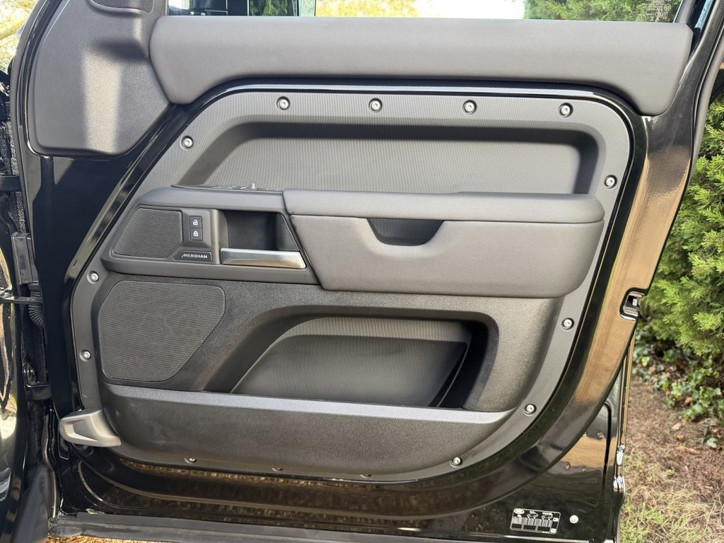 Used Land Rover Defender 2025 for sale - 77436412: Photo 28