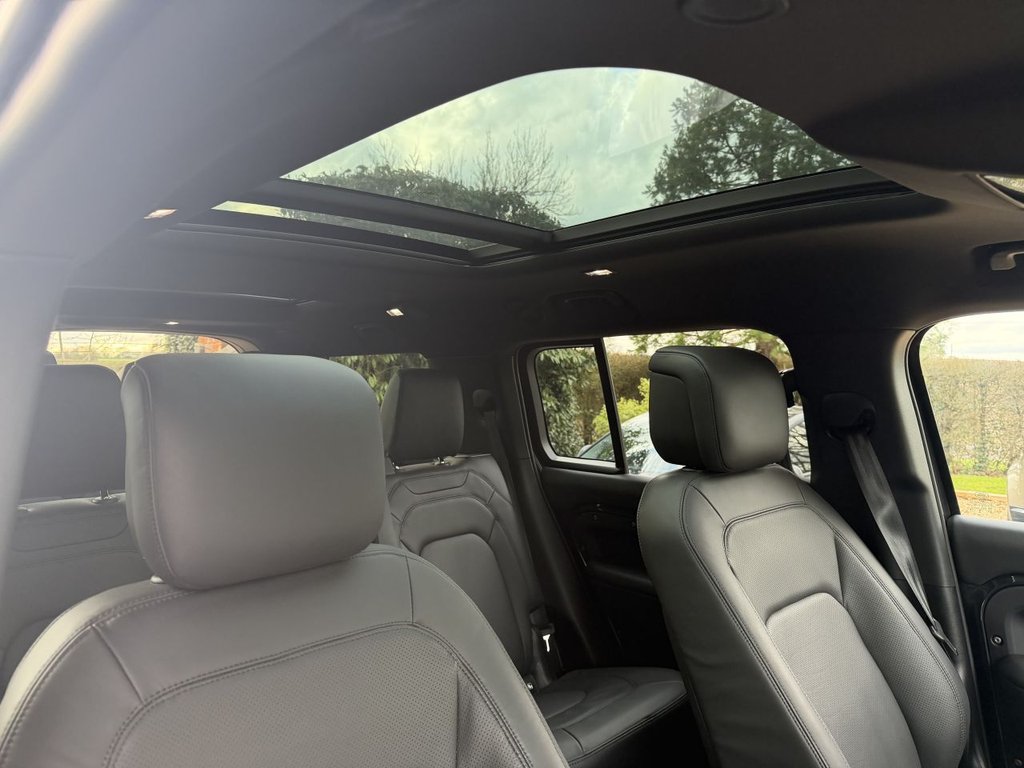 Used Land Rover Defender 2024 for sale - 77499201: Photo 12