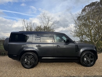 Used Land Rover Defender 2024 for sale - 77499201: Photo