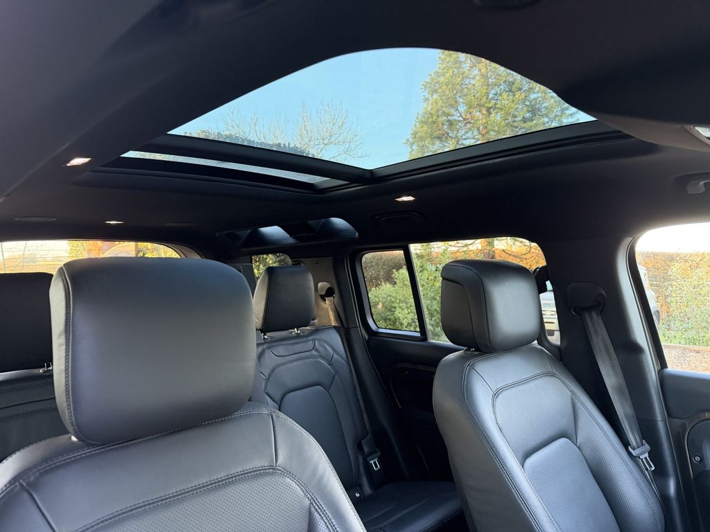 Used Land Rover Defender 110 2024 for sale - 77157416: Photo 11