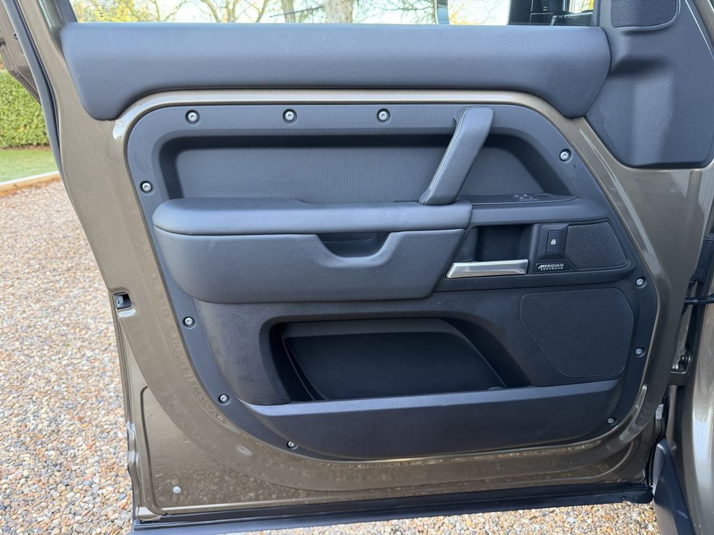 Used Land Rover Defender 110 2024 for sale - 77157416: Photo 28