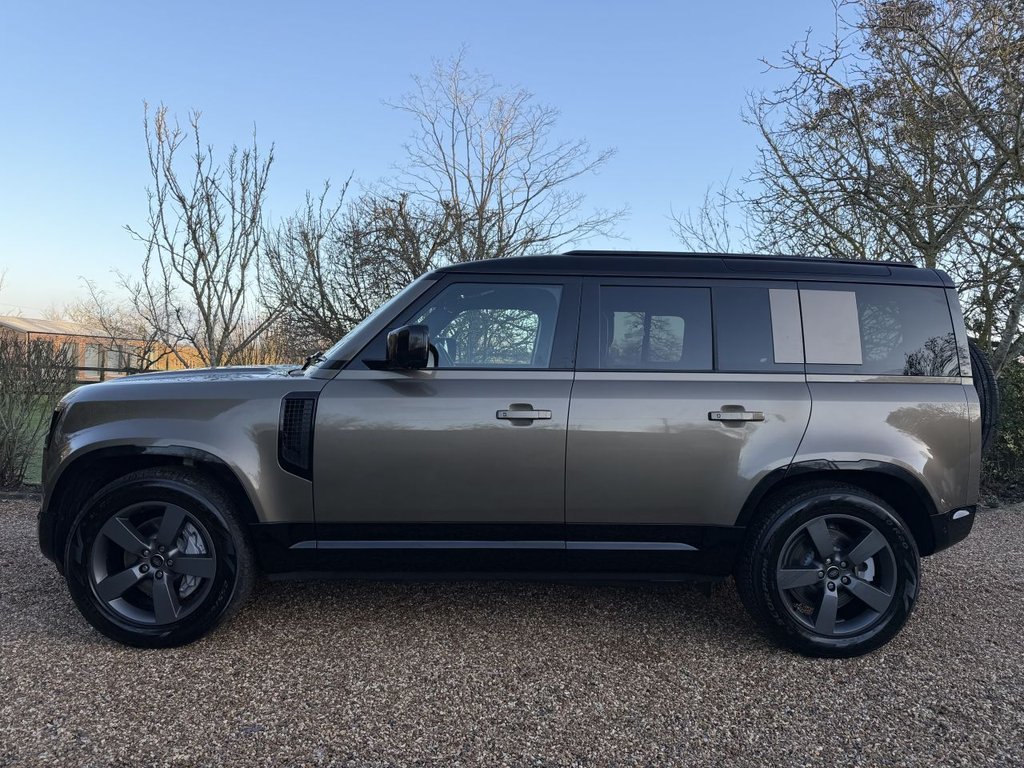 Used Land Rover Defender 110 2024 for sale - 77157416: Photo 3