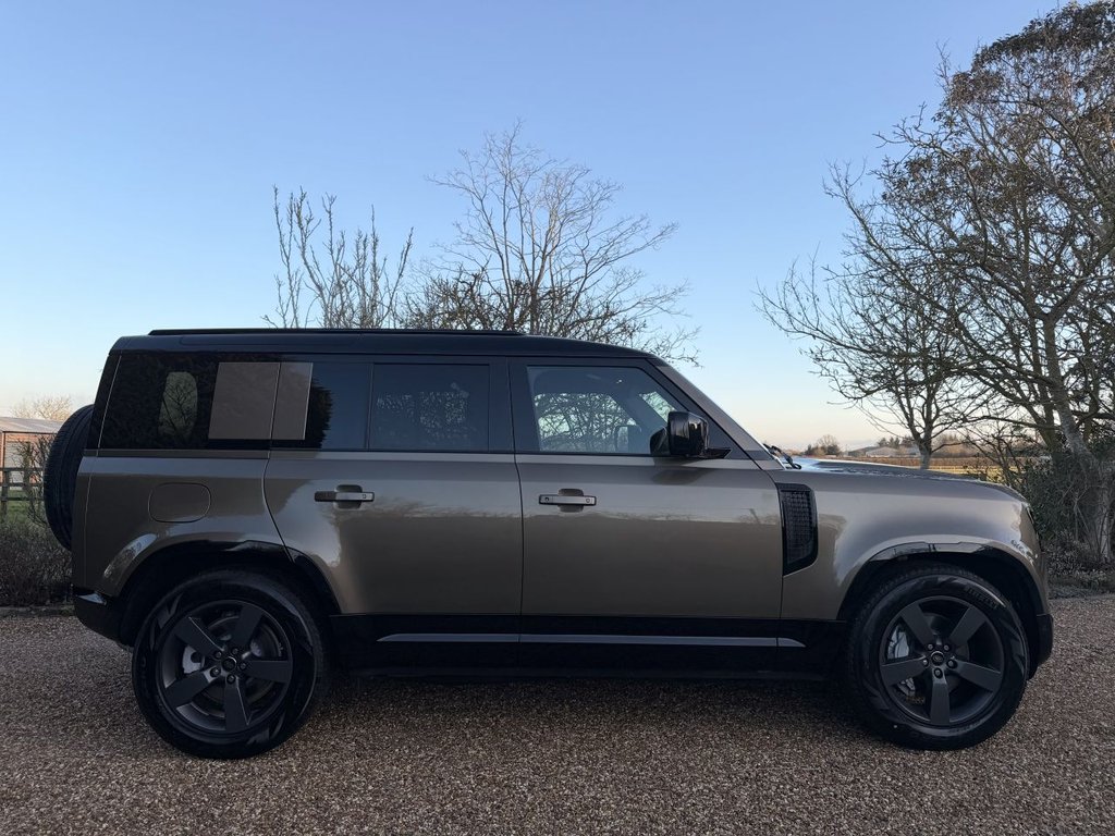 Used Land Rover Defender 110 2024 for sale - 77157416: Photo 4