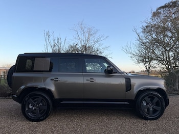 Used Land Rover Defender 110 2024 for sale - 77157416: Photo