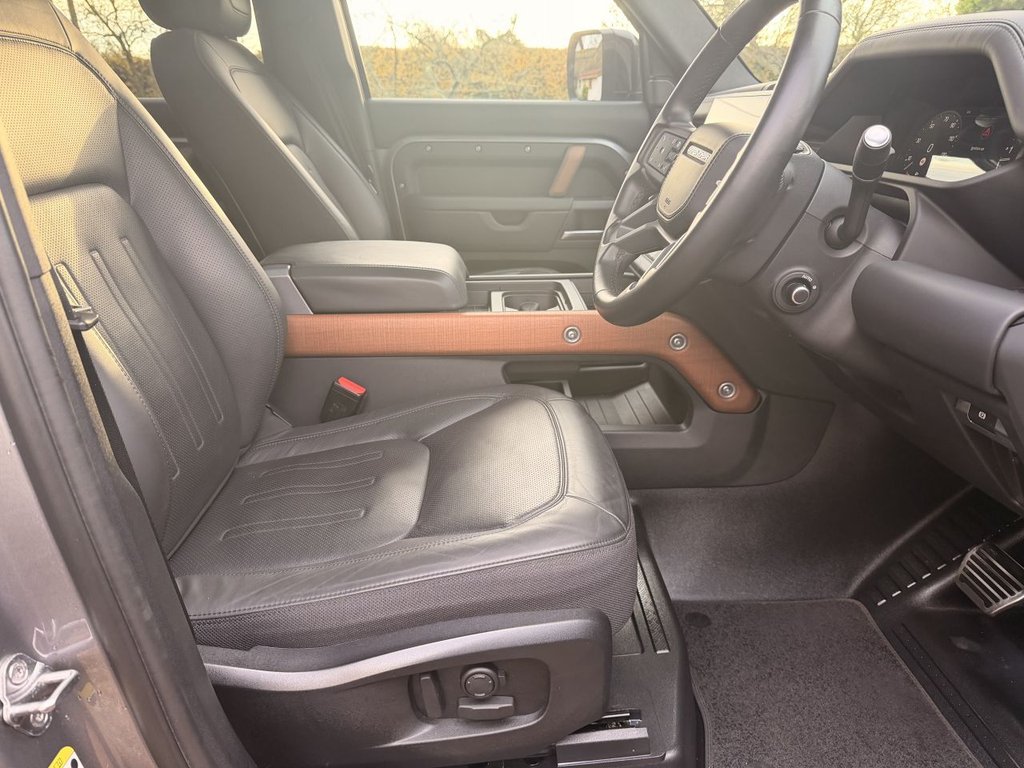 Used Land Rover Defender 2024 for sale - 78044607: Photo 14