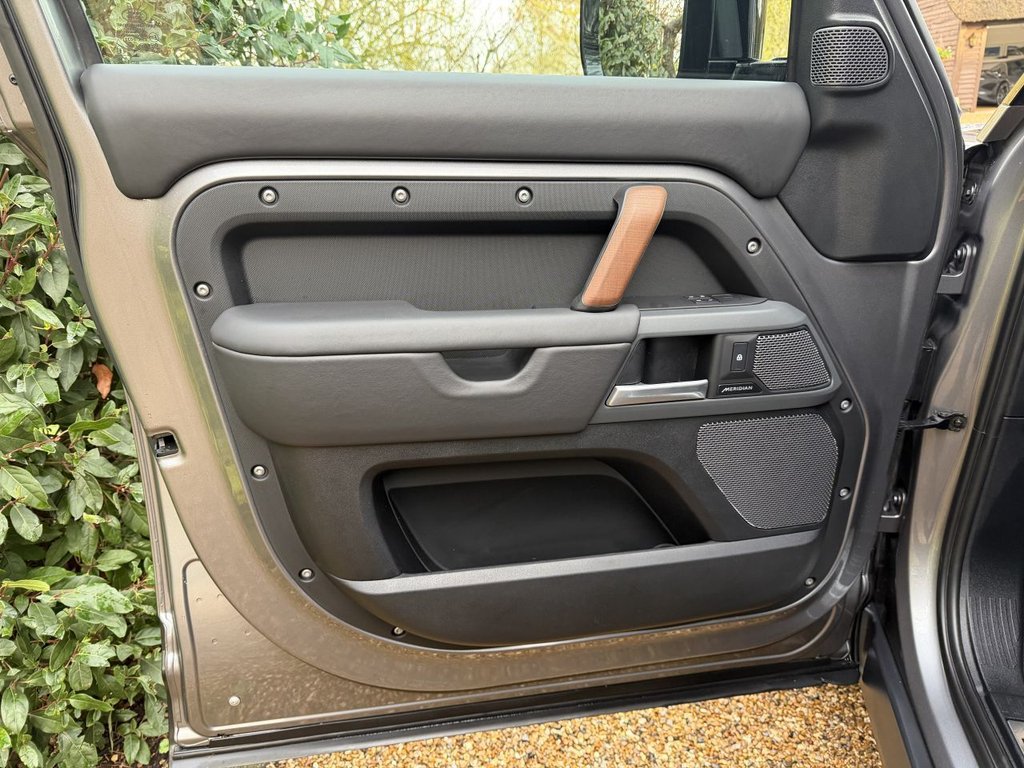 Used Land Rover Defender 2024 for sale - 78044607: Photo 19