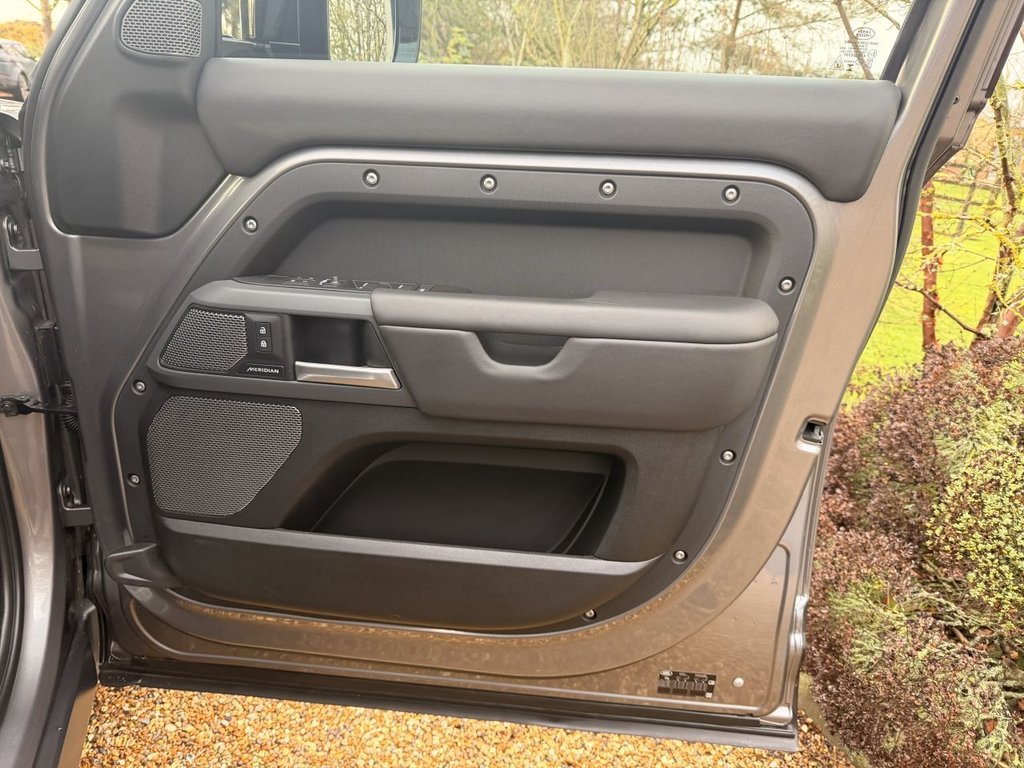 Used Land Rover Defender 2024 for sale - 78044607: Photo 33