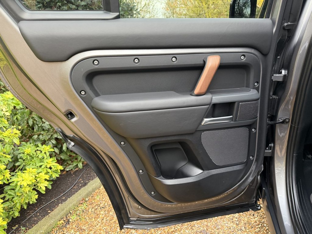 Used Land Rover Defender 2024 for sale - 78044607: Photo 34