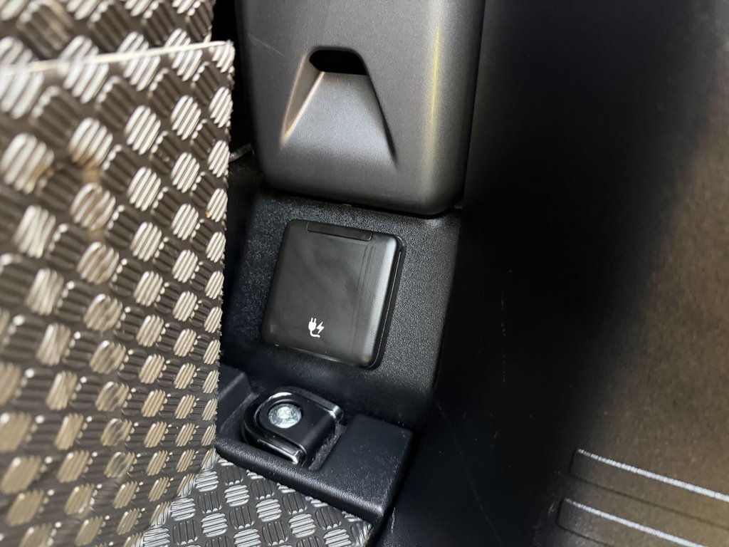 Used Land Rover Defender 2024 for sale - 78044607: Photo 41