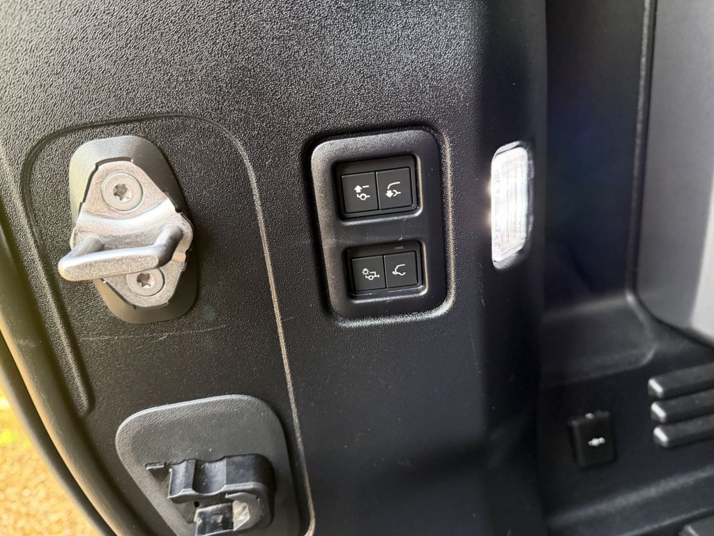 Used Land Rover Defender 2024 for sale - 78044607: Photo 44