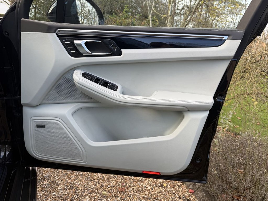 Used Porsche Macan 2016 for sale - 77275834: Photo 28