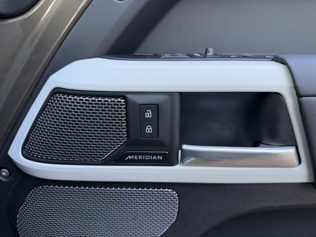 Used Land Rover Defender 110 2023 for sale - 77436416: Photo 26