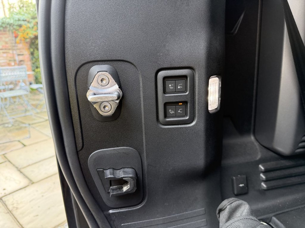 Used Land Rover Defender 110 2023 for sale - 77436416: Photo 27