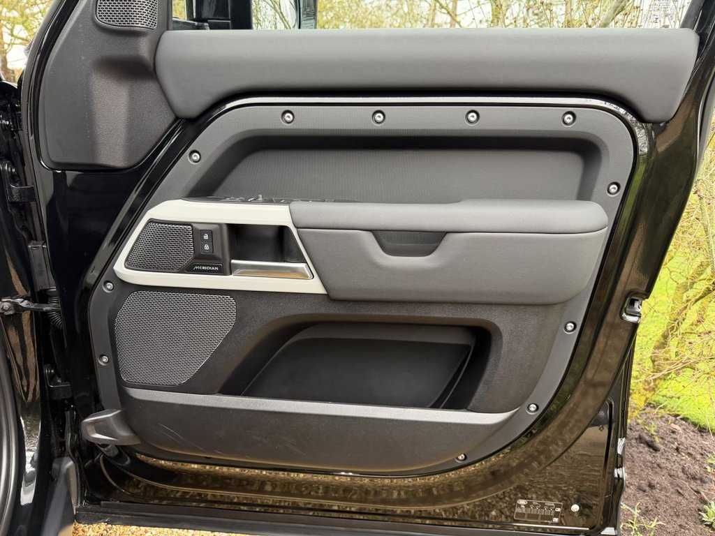 Used Land Rover Defender 110 2023 for sale - 77583548: Photo 32