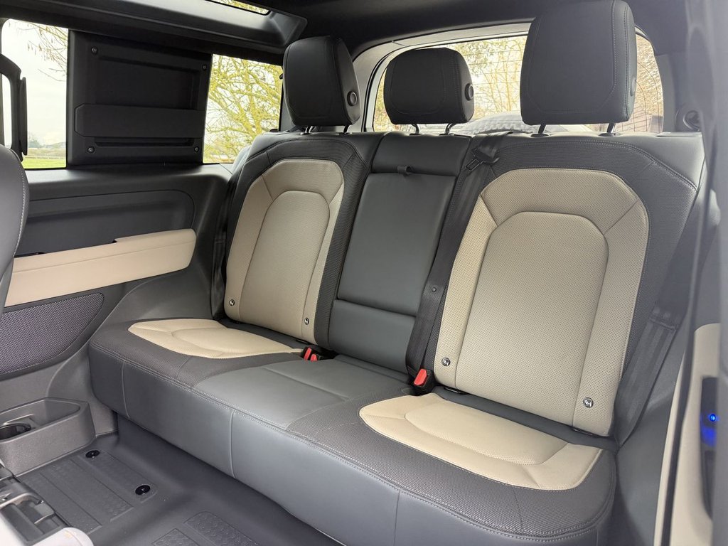 Used Land Rover Defender 2022 for sale - 77436437: Photo 15