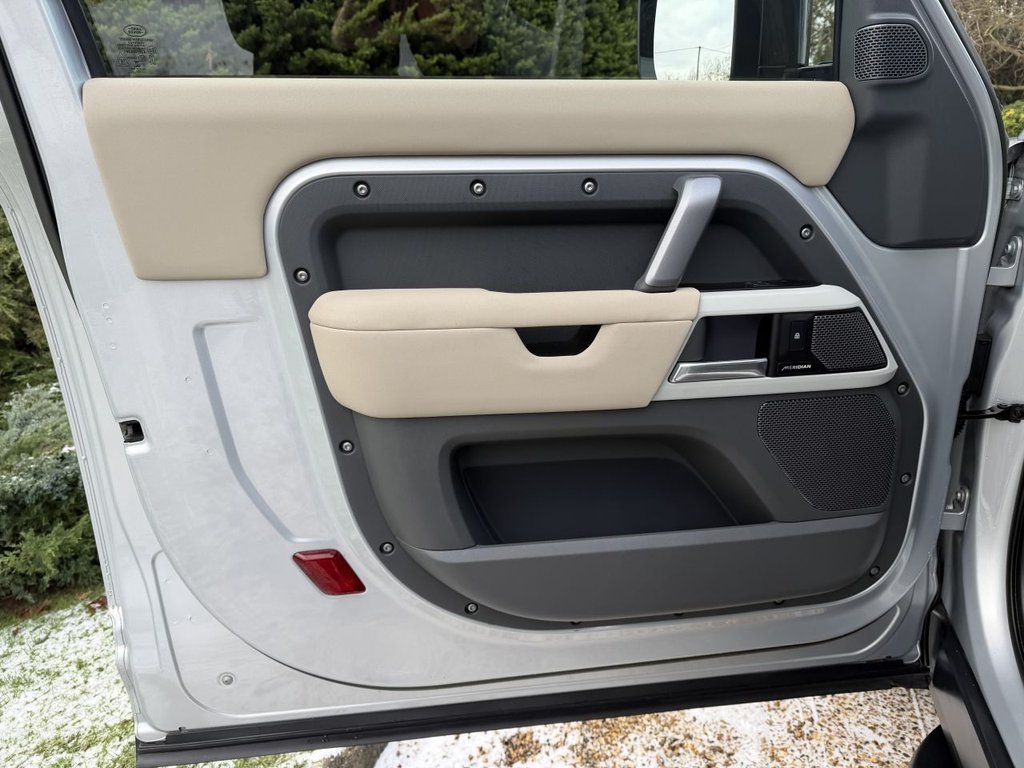 Used Land Rover Defender 2022 for sale - 77436437: Photo 21