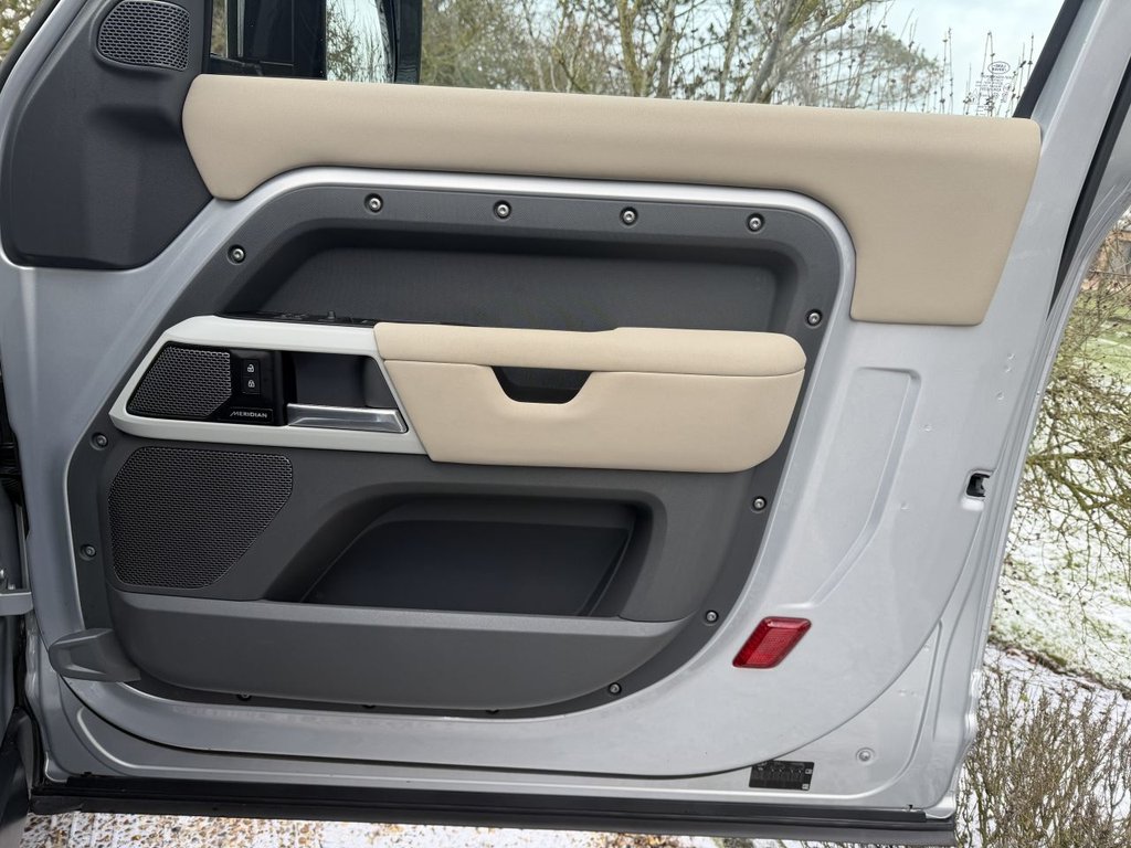 Used Land Rover Defender 90 2022 for sale - 77157406: Photo 22