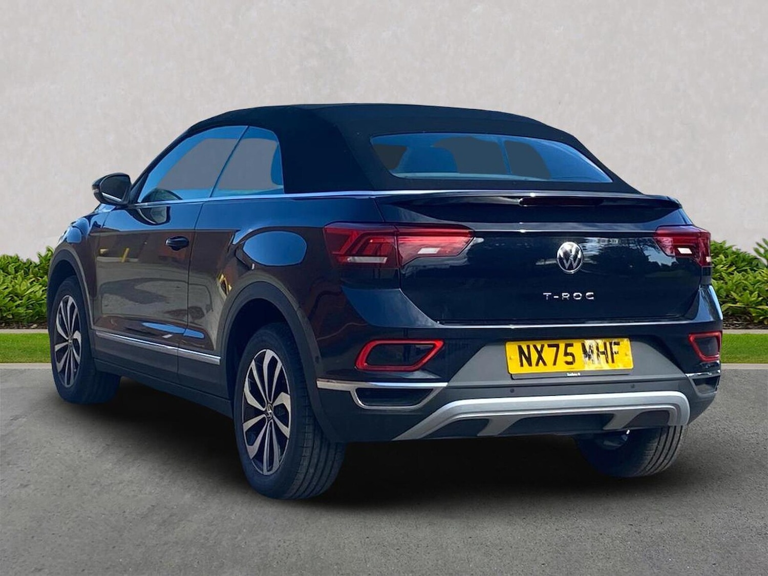 Used Volkswagen T-Roc 2025 for sale - 76149707: Photo 2