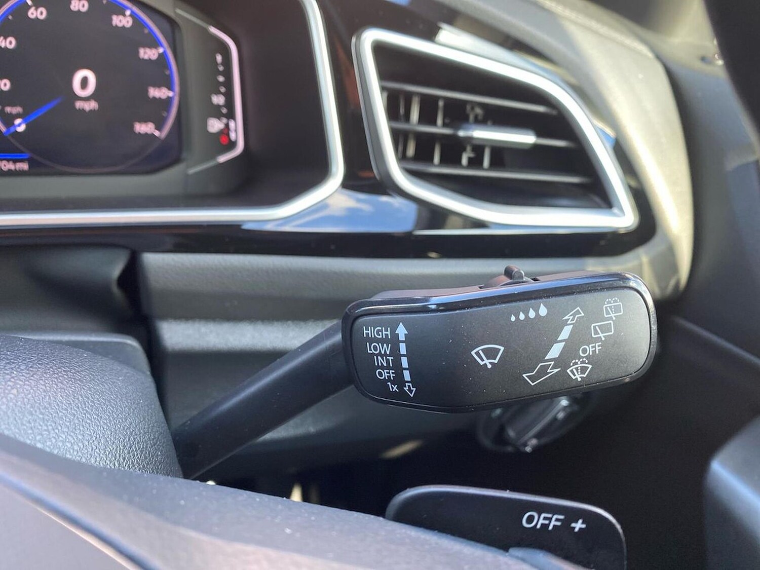 Used Volkswagen T-Roc 2024 for sale - 75908034: Photo 28