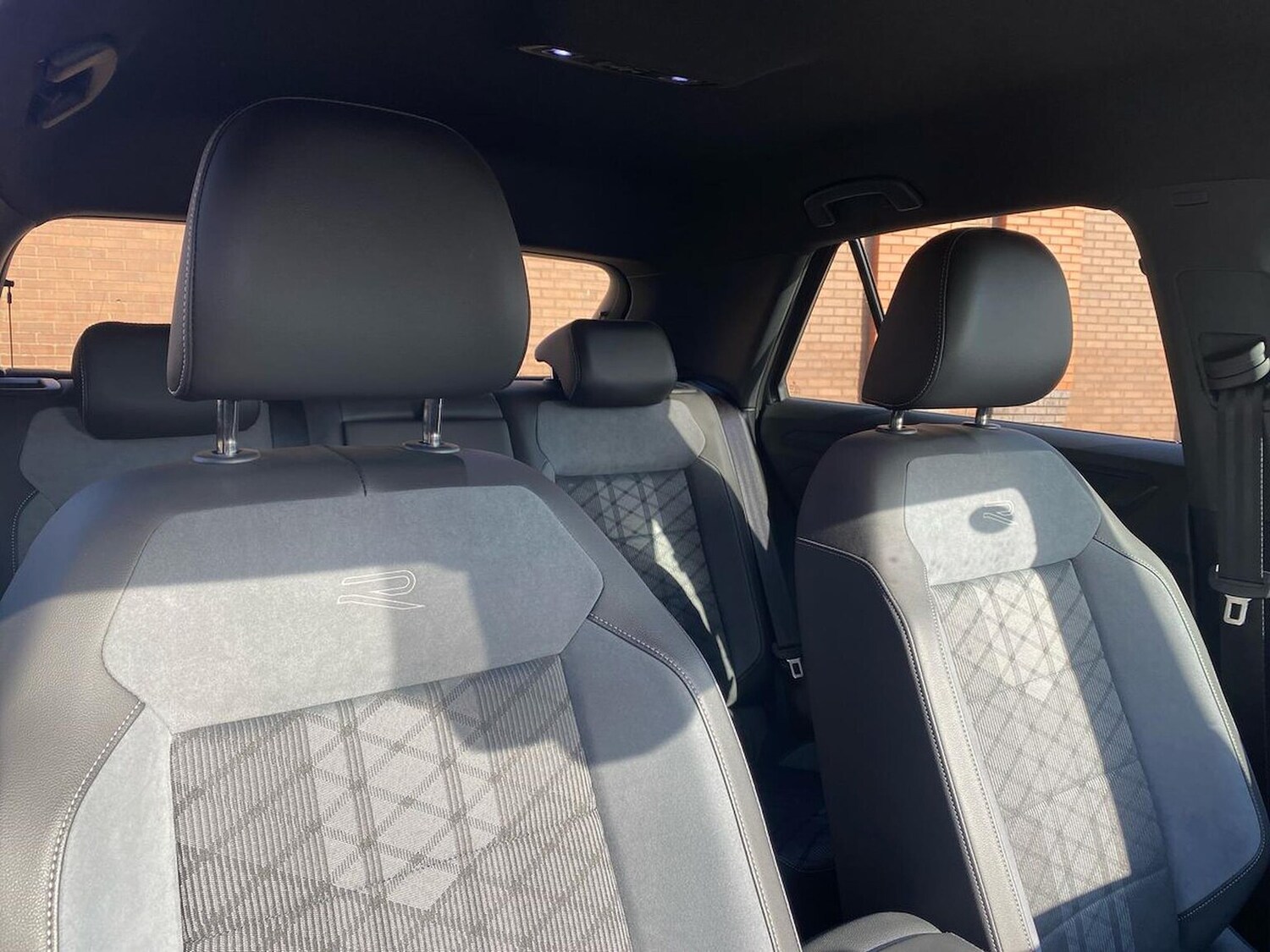 Used Volkswagen T-Roc 2024 for sale - 75908034: Photo 32