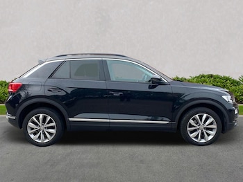 Used Volkswagen T-Roc 2019 for sale - 76107167: Photo
