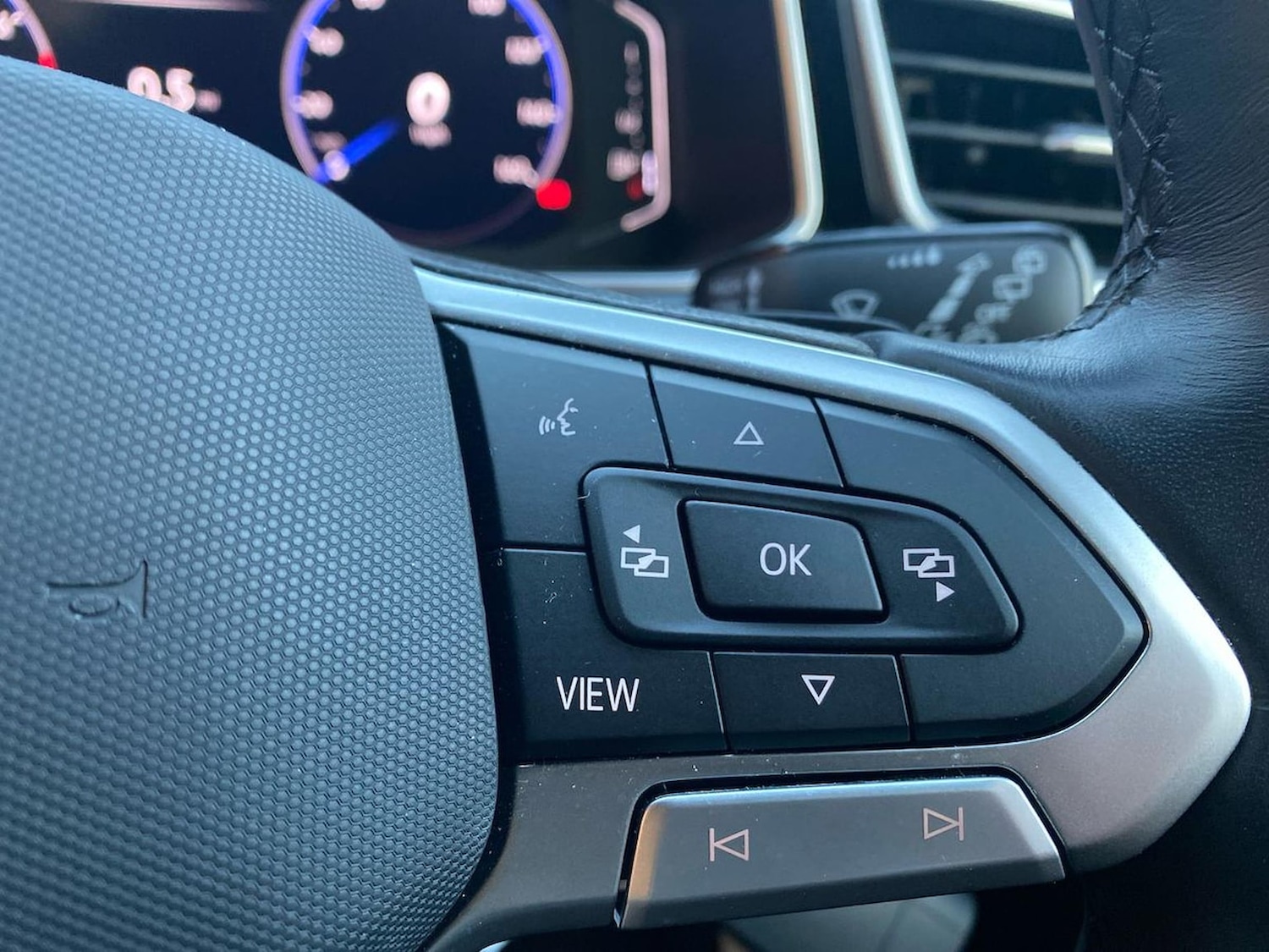 Used Volkswagen T-Roc 2024 for sale - 76720339: Photo 26