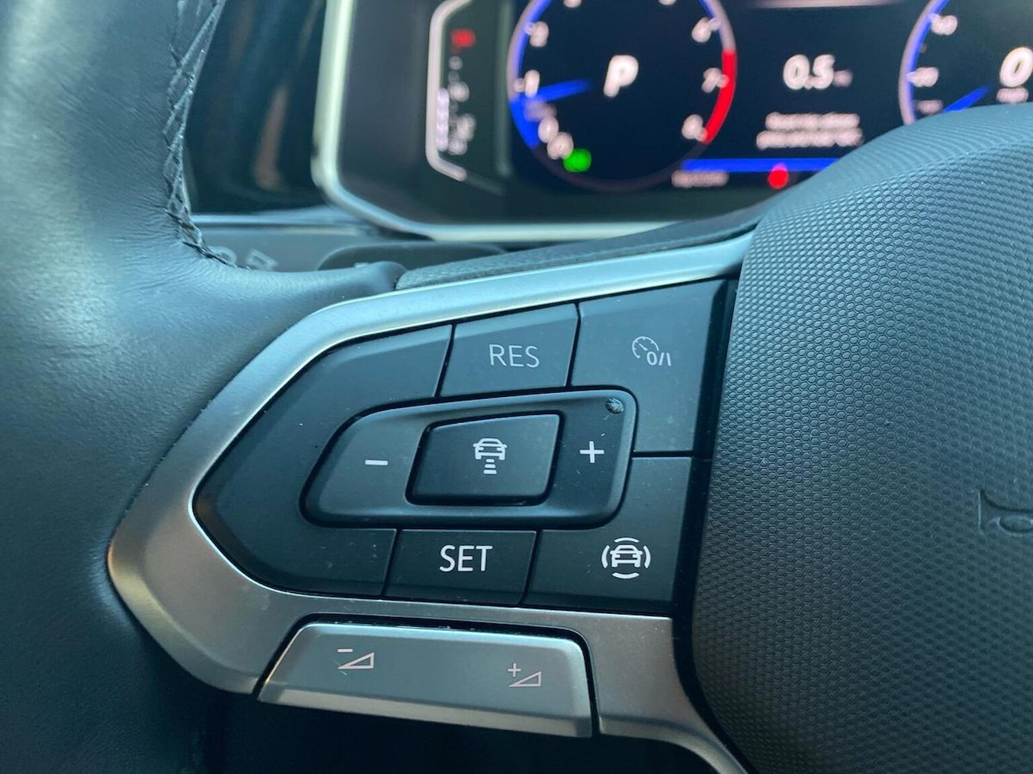 Used Volkswagen T-Roc 2024 for sale - 76720339: Photo 27