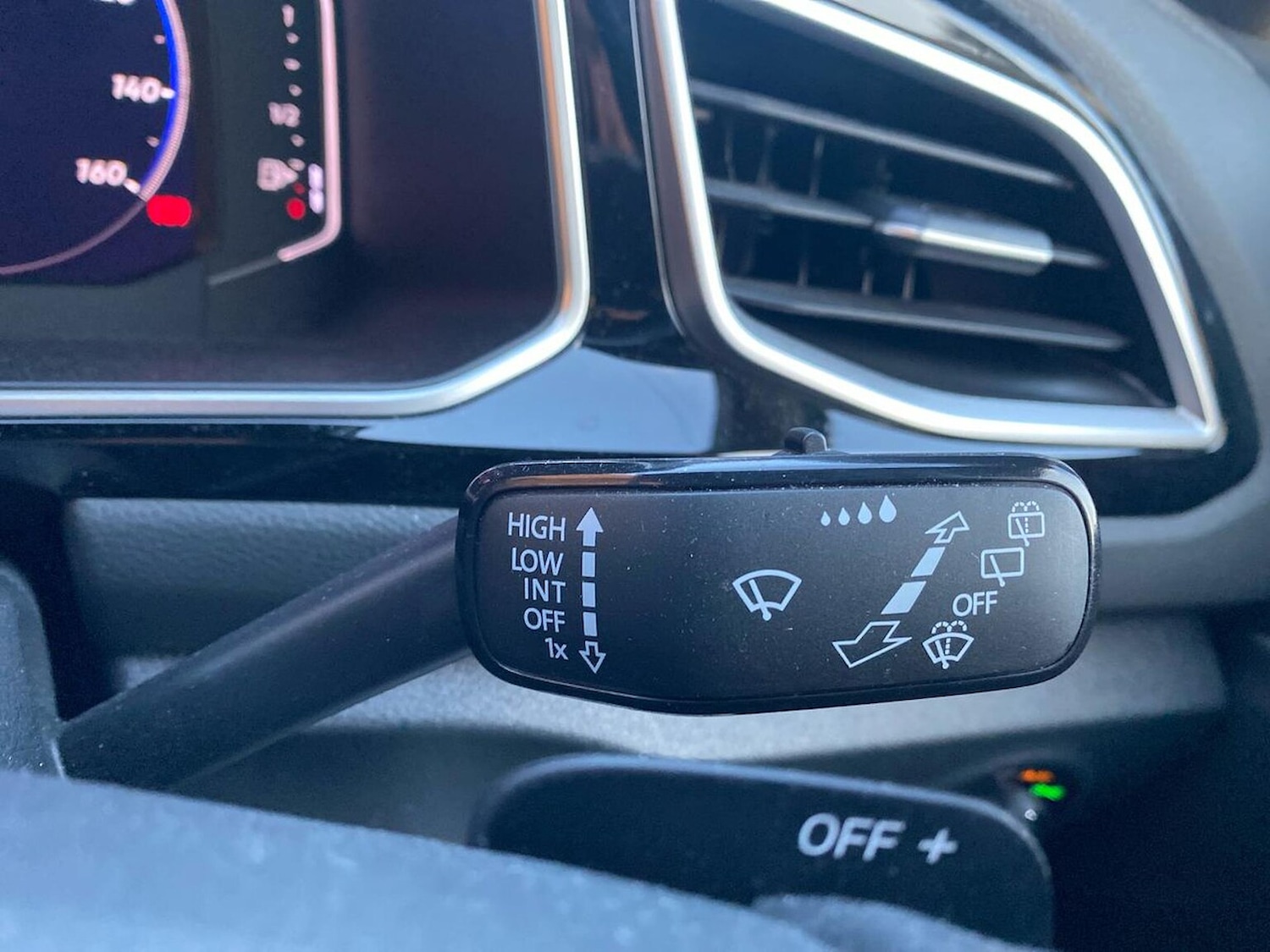 Used Volkswagen T-Roc 2024 for sale - 76720339: Photo 28