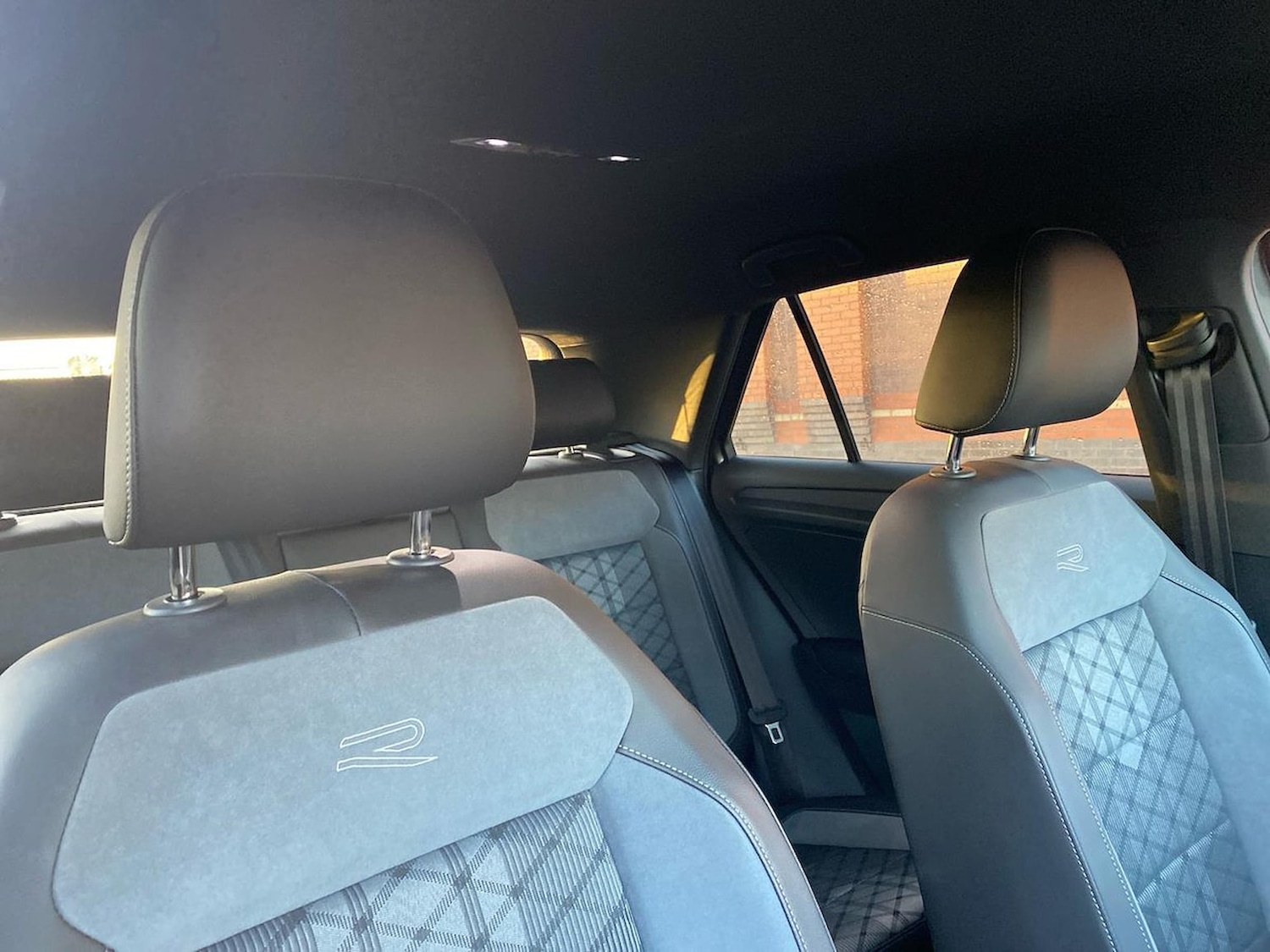 Used Volkswagen T-Roc 2024 for sale - 76720339: Photo 31