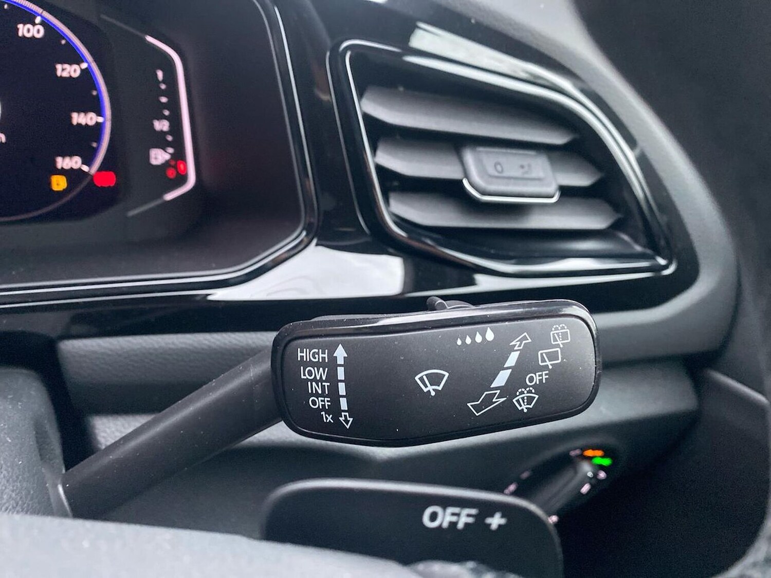 Used Volkswagen T-Roc 2025 for sale - 76477305: Photo 28