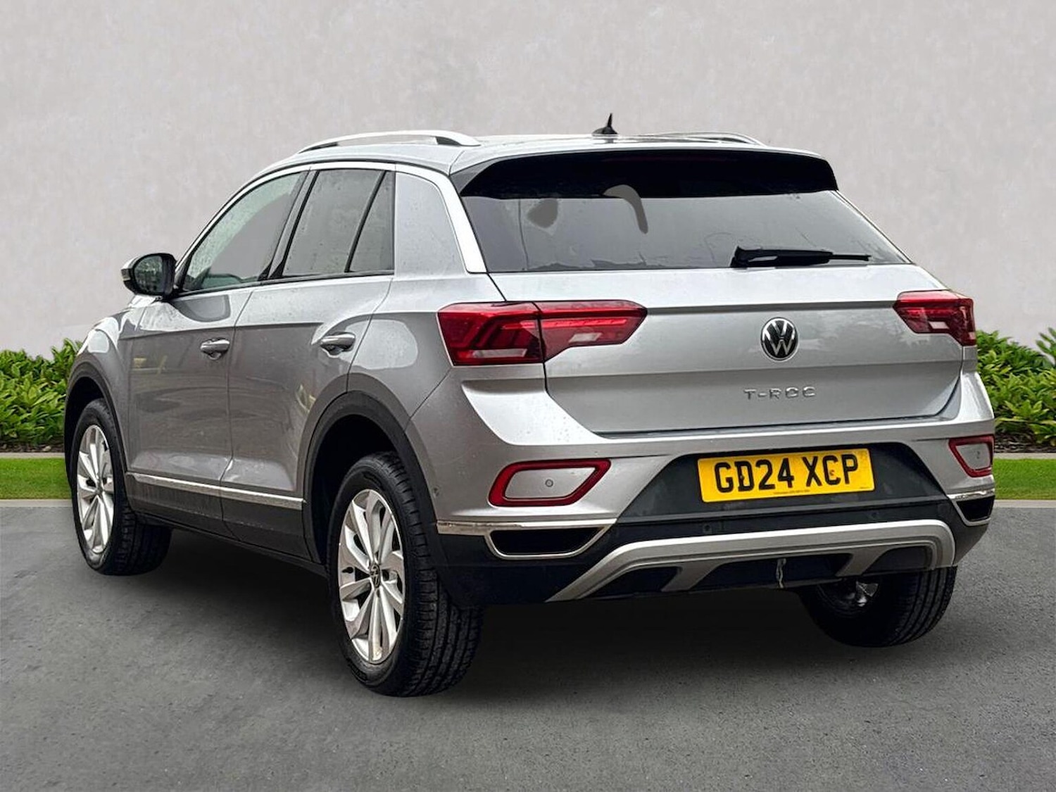 Used Volkswagen T-Roc 2024 for sale - 76275165: Photo 2