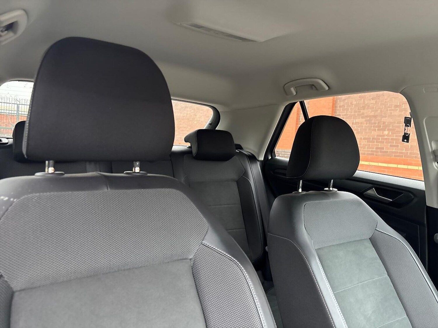 Used Volkswagen T-Roc 2024 for sale - 76275165: Photo 31