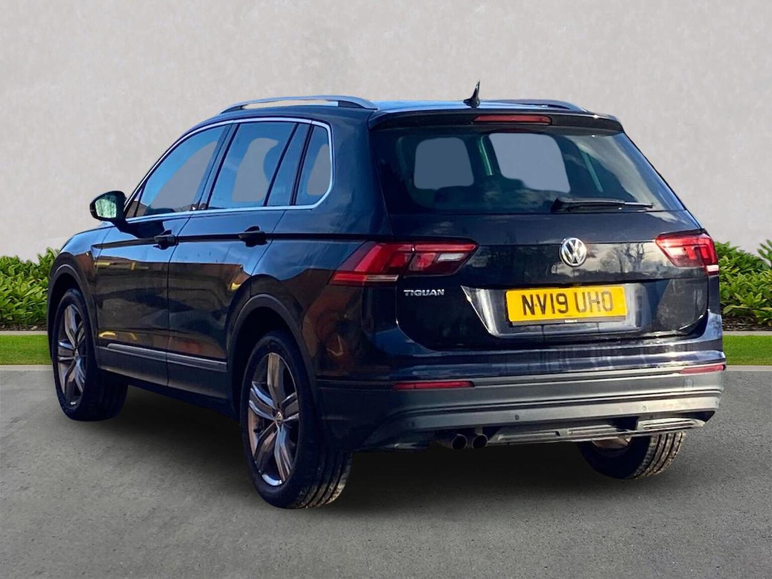 Used Volkswagen Tiguan 2019 for sale - 76860041: Photo 2