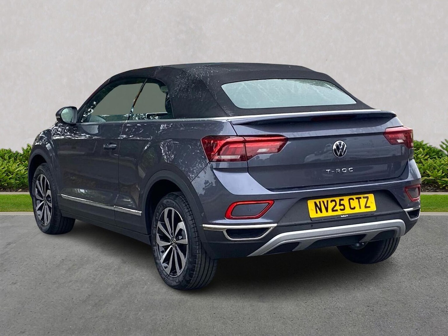 Used Volkswagen T-Roc 2025 for sale - 76293010: Photo 2