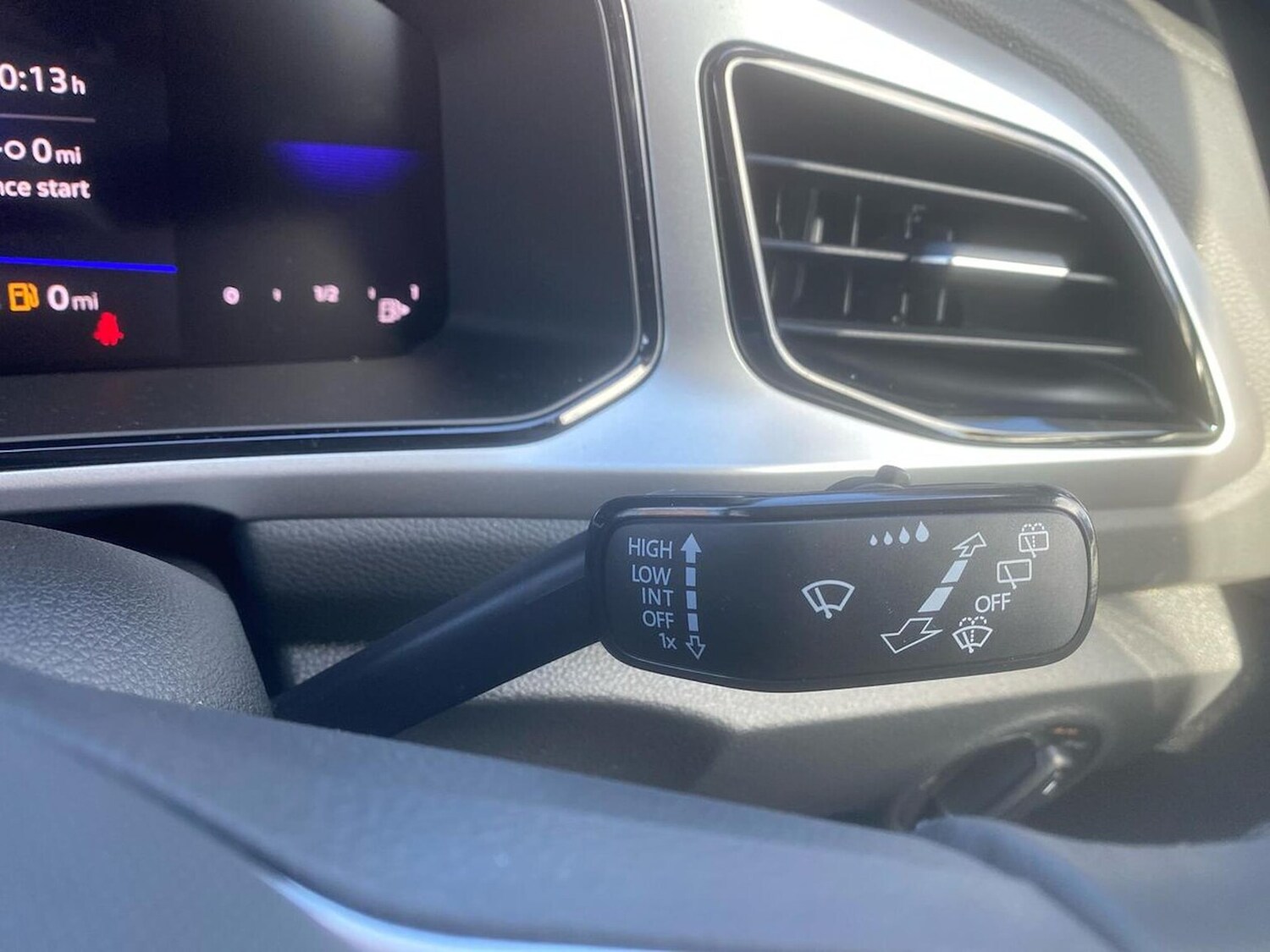 Used Volkswagen T-Roc 2025 for sale - 76128986: Photo 27