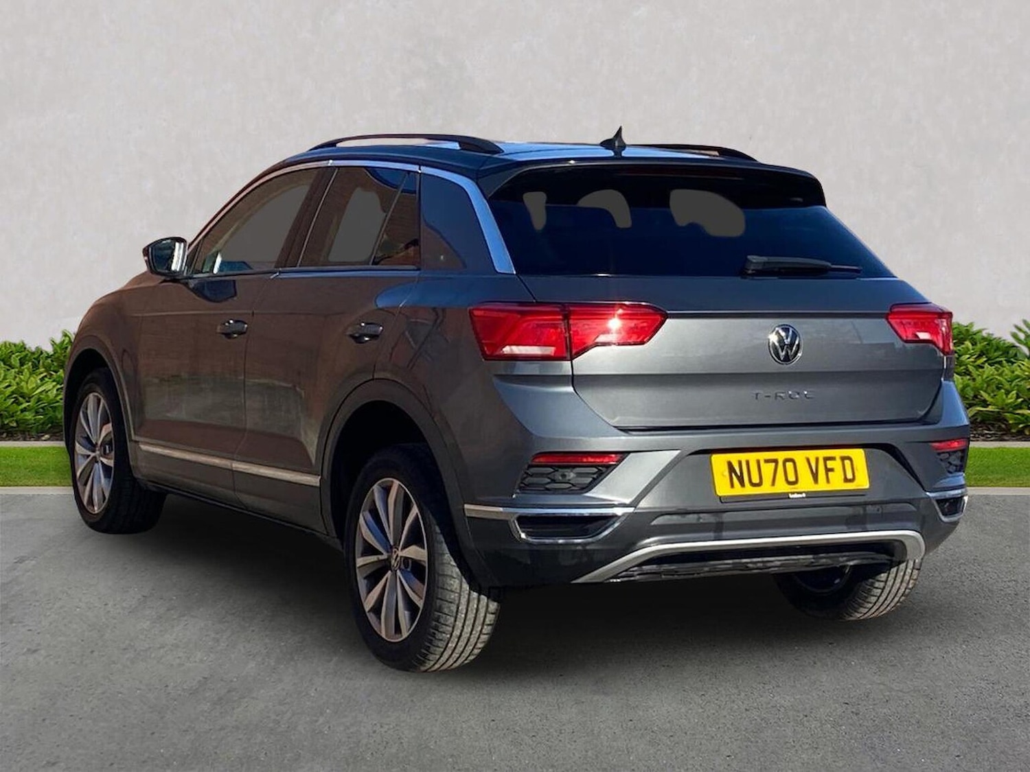 Used Volkswagen T-Roc 2020 for sale - 76418255: Photo 2