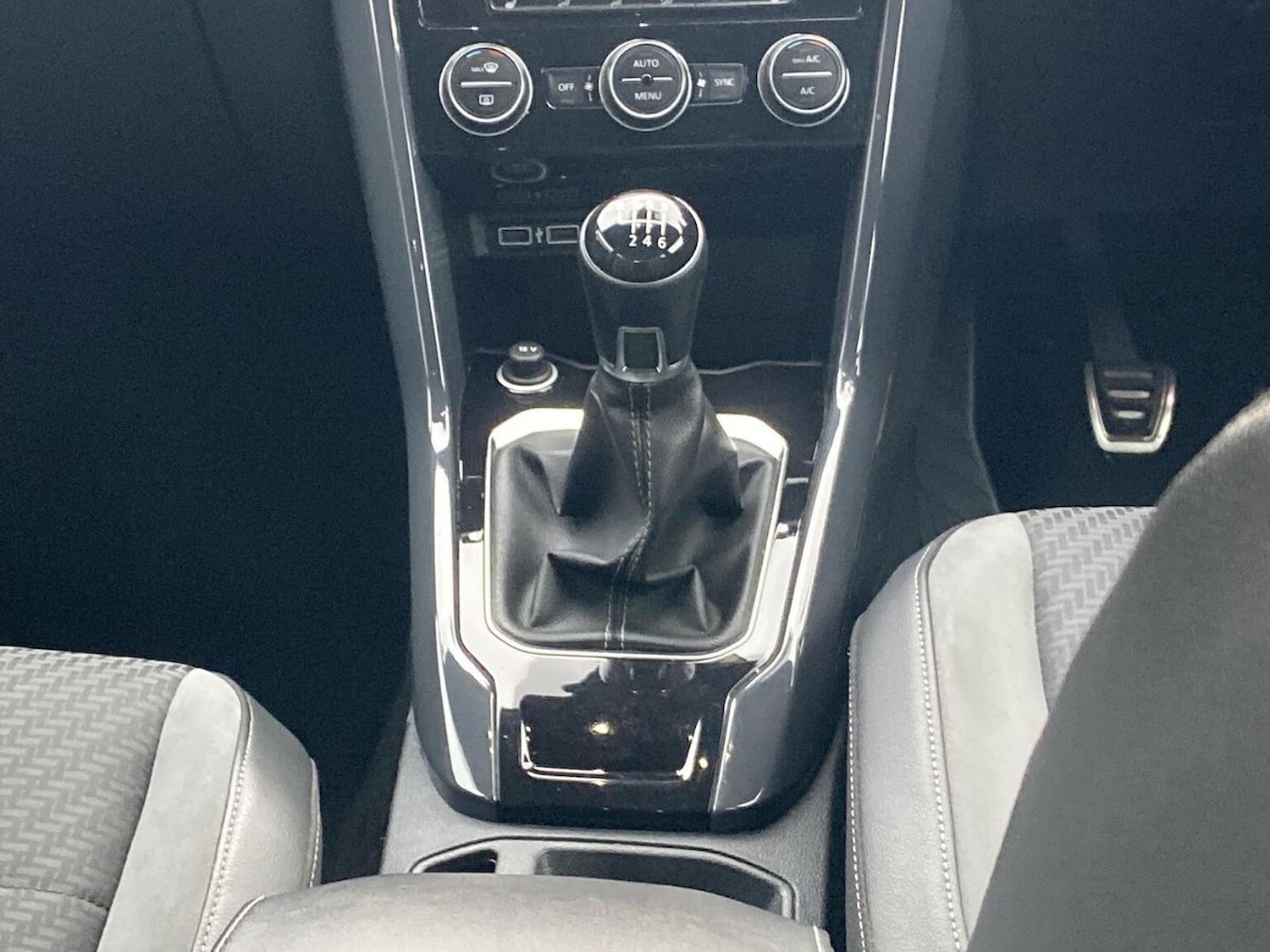 Used Volkswagen T-Roc 2018 for sale - 76682572: Photo 13