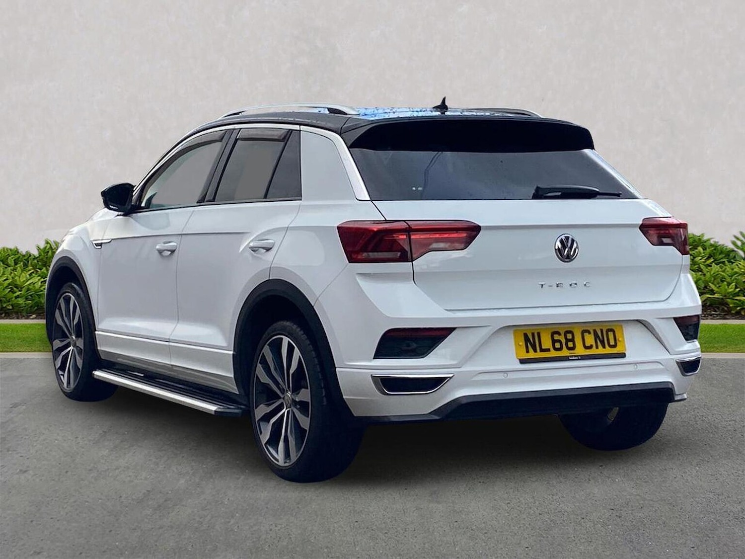 Used Volkswagen T-Roc 2018 for sale - 76682572: Photo 2
