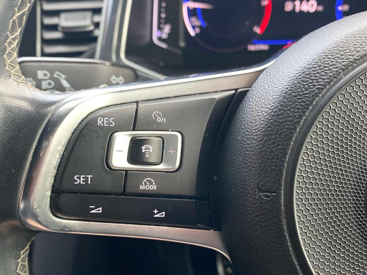 Used Volkswagen T-Roc 2018 for sale - 76682572: Photo 27