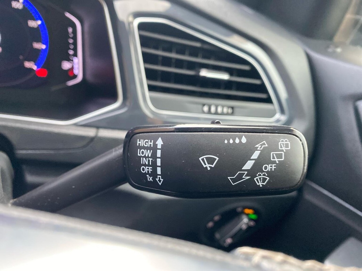 Used Volkswagen T-Roc 2018 for sale - 76682572: Photo 28