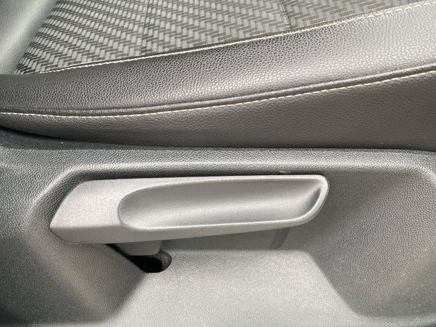 Used Volkswagen T-Roc 2018 for sale - 76682572: Photo 30